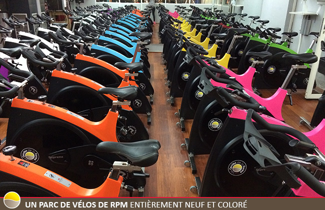 Le Cercle Beaubourg a un parc de vélos de RPM entièrement neuf et coloré.