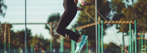 Les 5 meilleurs exercices à la corde à sauter - Cercles de la Forme